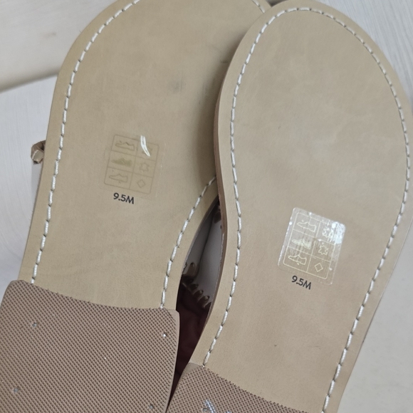 Jack Rogers| White and Gold Trim Sandals with Pug Embrodery Size 9.5 NWOT - Picture 7 of 8